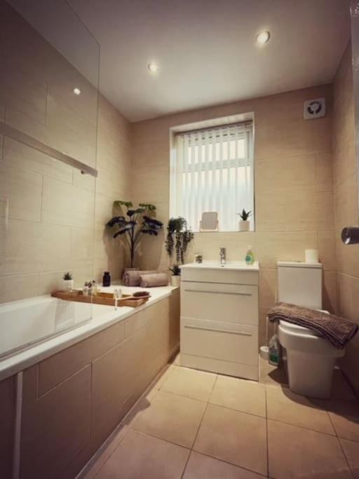 5 Bedroom, Sleeps 9 - Base To Explore Liverpool And Beyond ليفربول المظهر الخارجي الصورة