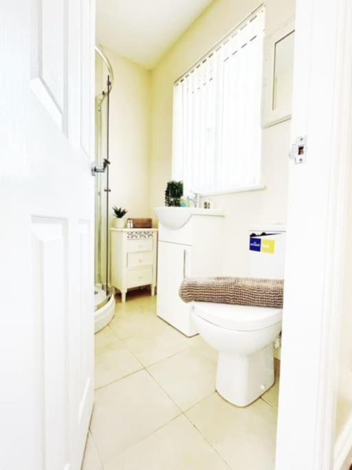 5 Bedroom, Sleeps 9 - Base To Explore Liverpool And Beyond ليفربول المظهر الخارجي الصورة