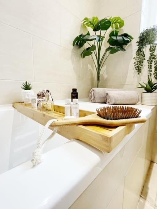 5 Bedroom, Sleeps 9 - Base To Explore Liverpool And Beyond ليفربول المظهر الخارجي الصورة