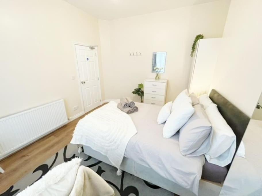 5 Bedroom, Sleeps 9 - Base To Explore Liverpool And Beyond ليفربول المظهر الخارجي الصورة
