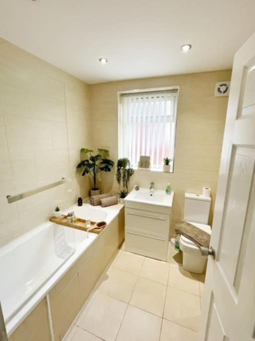 5 Bedroom, Sleeps 9 - Base To Explore Liverpool And Beyond ليفربول المظهر الخارجي الصورة