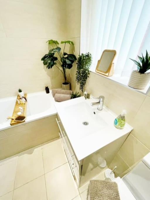 5 Bedroom, Sleeps 9 - Base To Explore Liverpool And Beyond ليفربول المظهر الخارجي الصورة